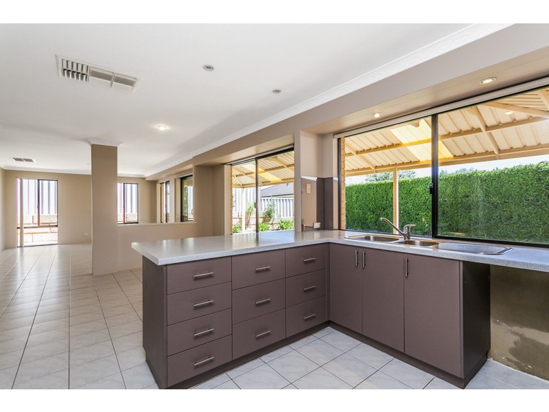 8 Okra Court, Munster WA 6166