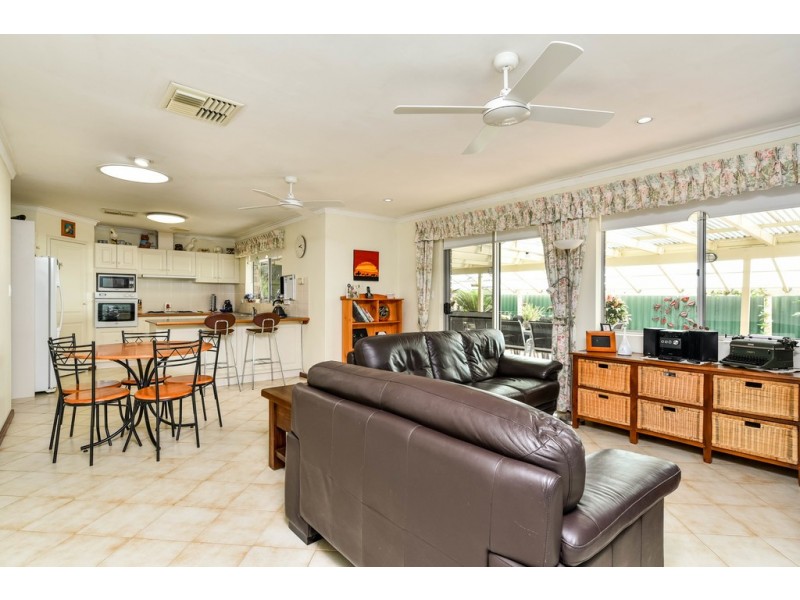 18 Bracken Way, Bibra Lake WA 6163