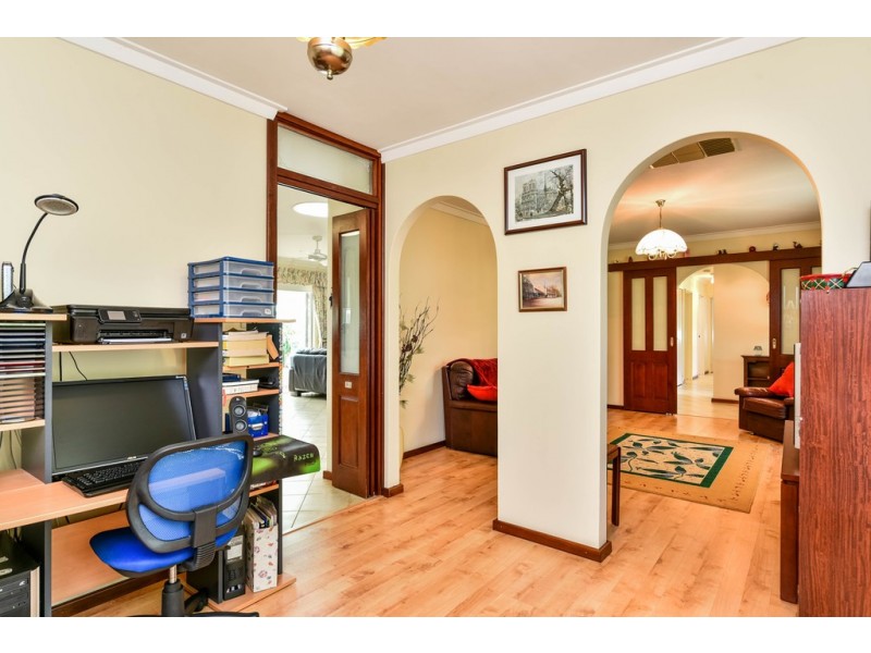 18 Bracken Way, Bibra Lake WA 6163