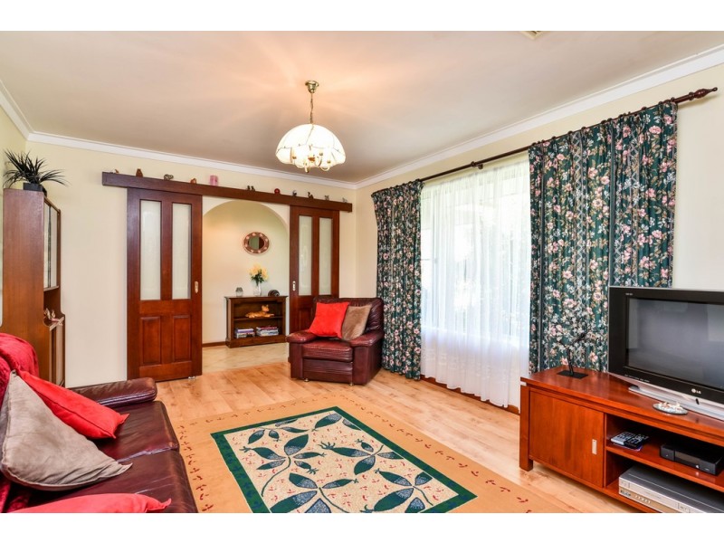 18 Bracken Way, Bibra Lake WA 6163