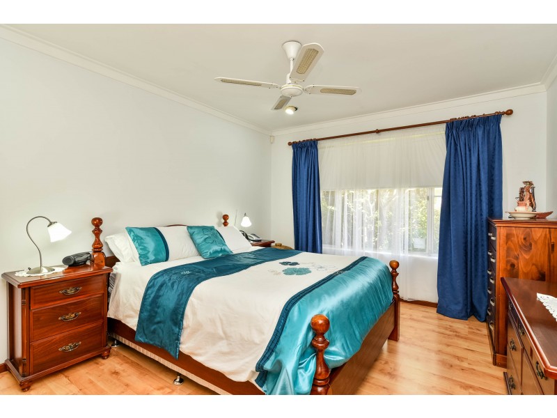 18 Bracken Way, Bibra Lake WA 6163