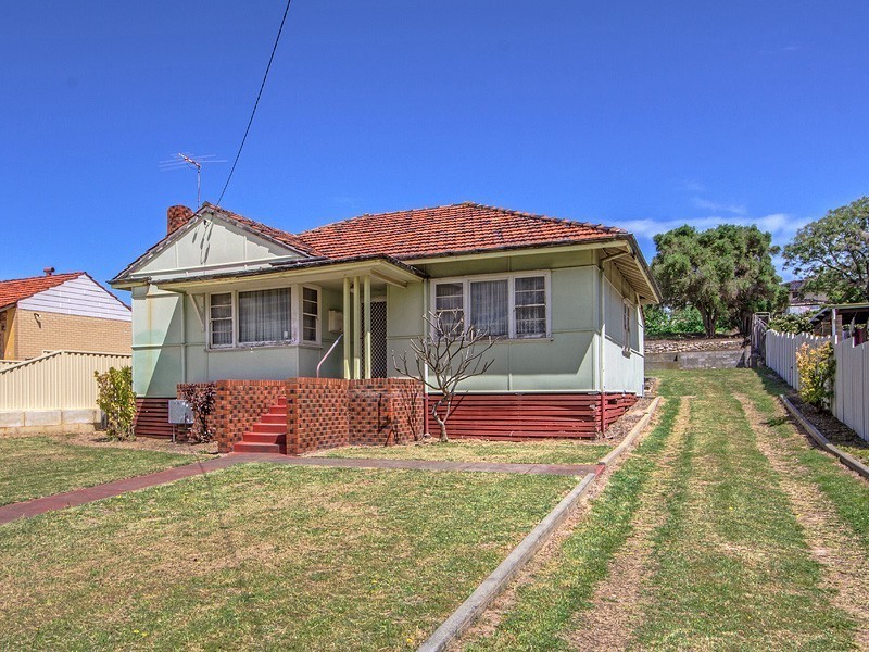 11 Lewington Street, Beaconsfield WA 6162