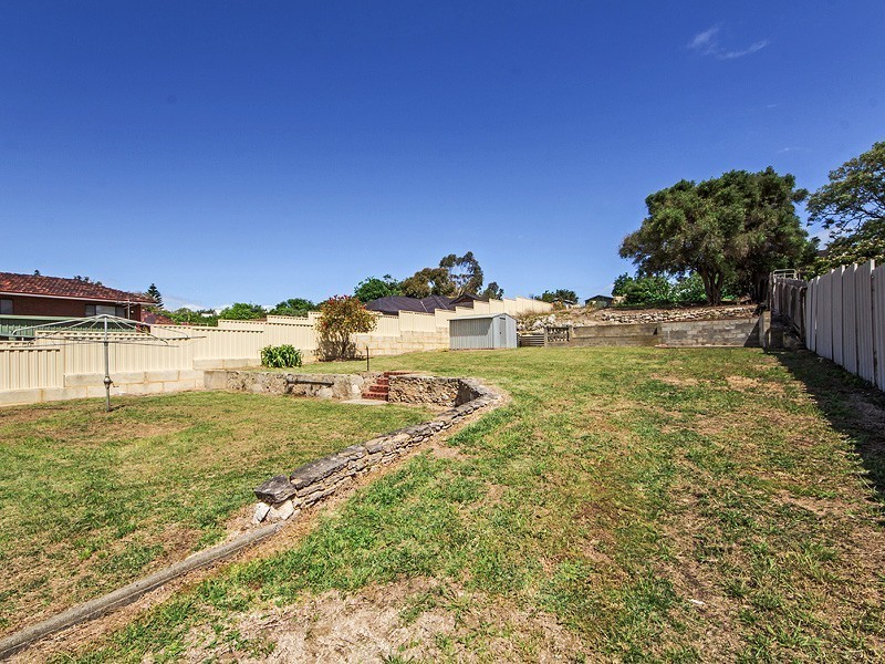 11 Lewington Street, Beaconsfield WA 6162