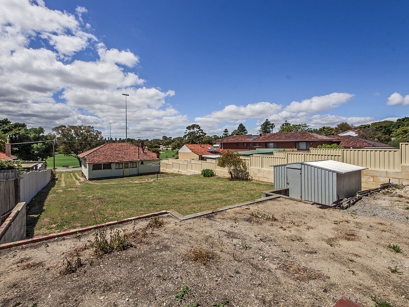 11 Lewington Street, Beaconsfield WA 6162