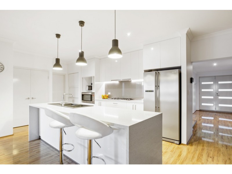 9 Podman Loop, North Coogee WA 6163