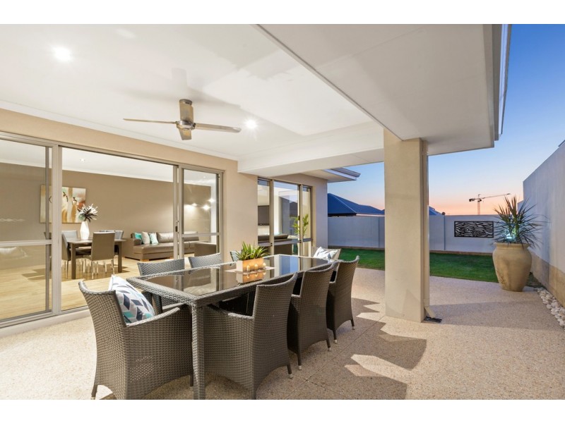 9 Podman Loop, North Coogee WA 6163