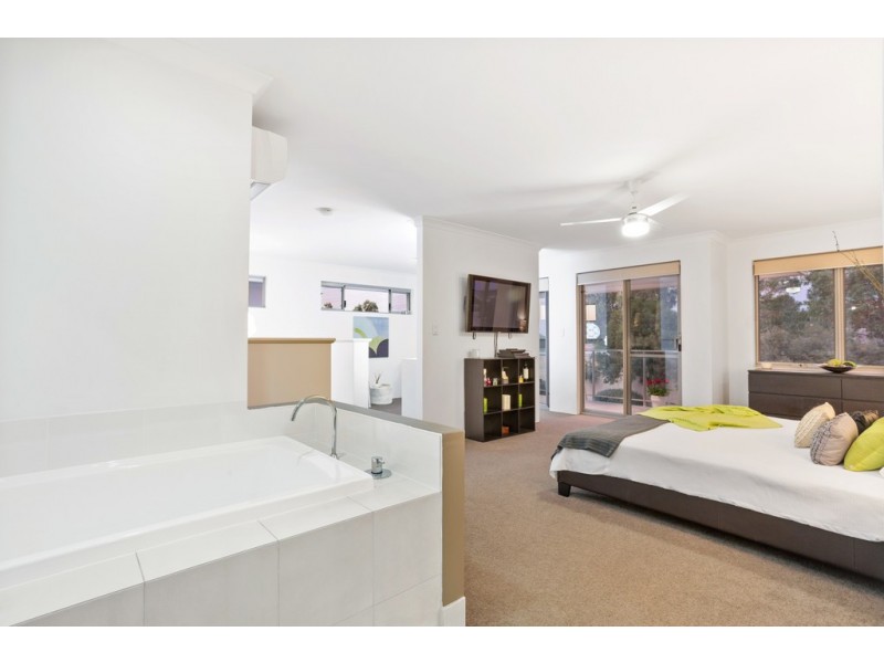 9 Podman Loop, North Coogee WA 6163