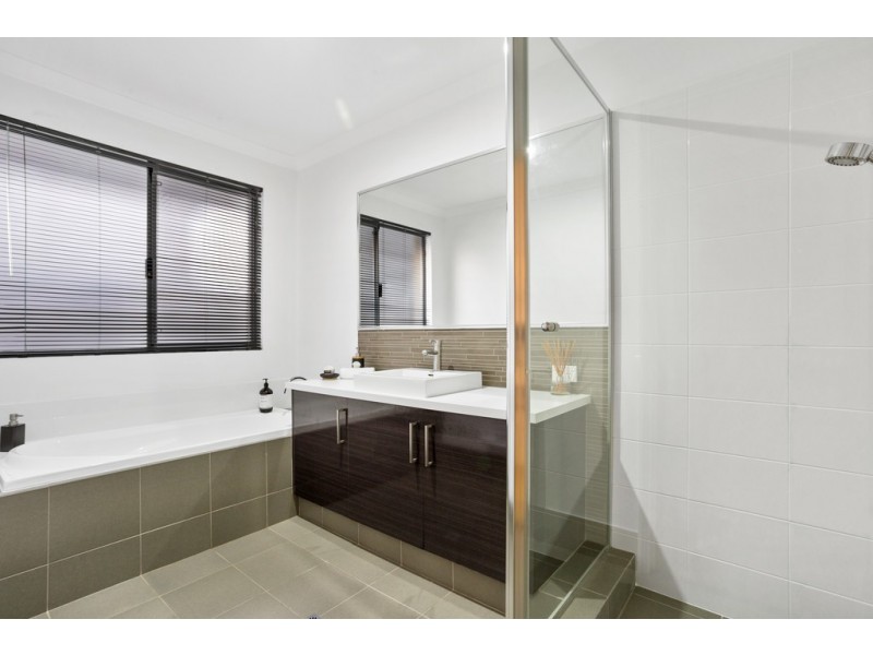 9 Podman Loop, North Coogee WA 6163