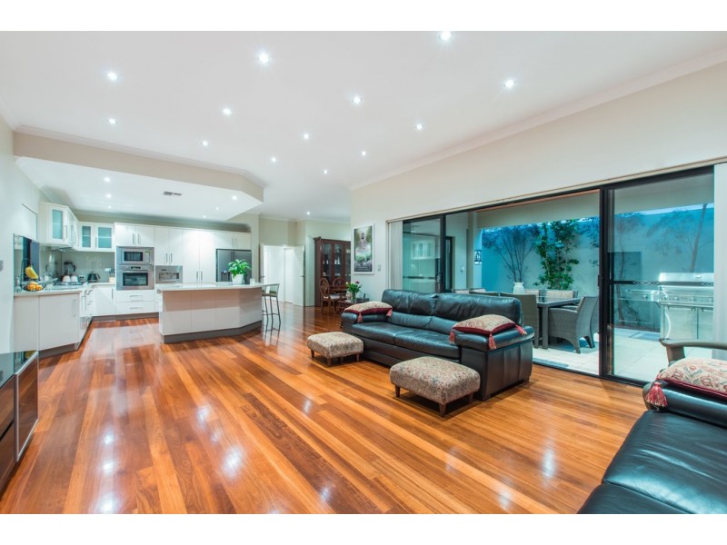 11 Heirisson Way, North Coogee WA 6163