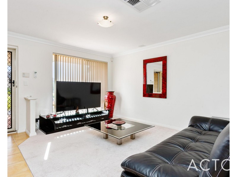 8B Sumich Gardens, Coogee WA 6166