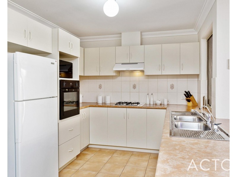 8B Sumich Gardens, Coogee WA 6166