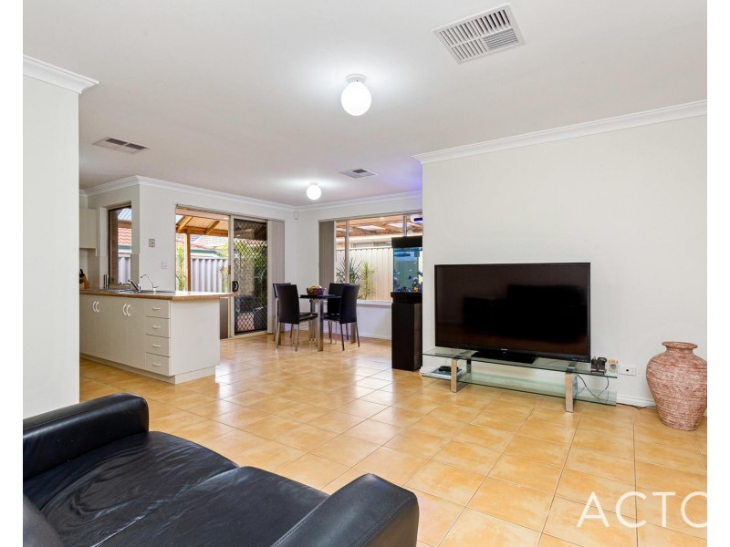 8B Sumich Gardens, Coogee WA 6166