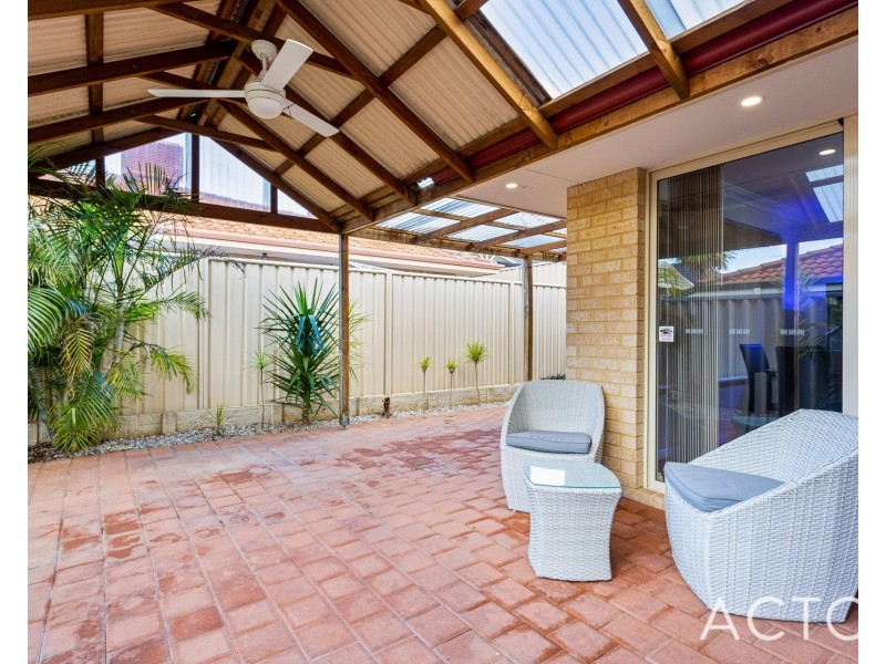 8B Sumich Gardens, Coogee WA 6166