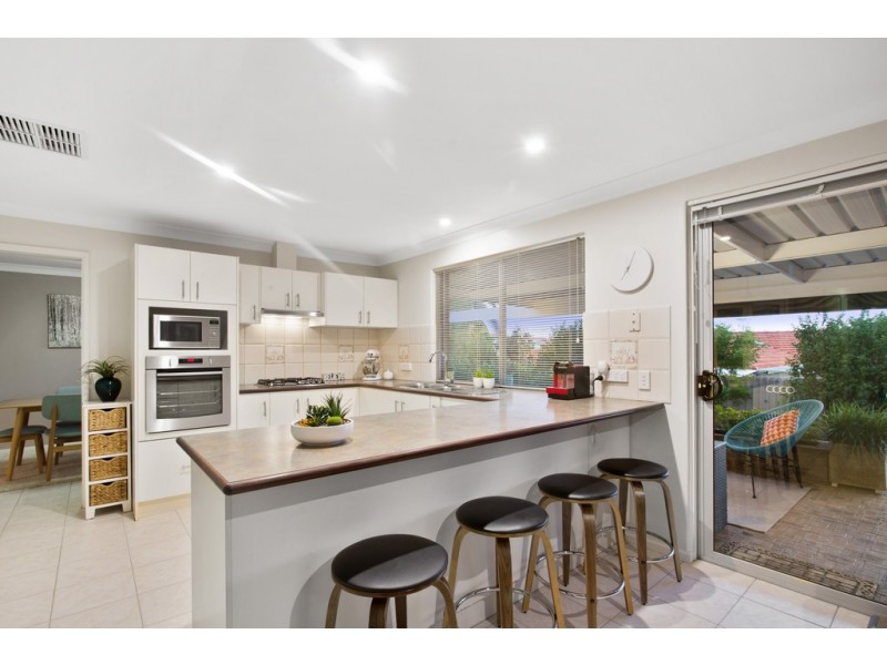 10 Shelley Way, Munster WA 6166