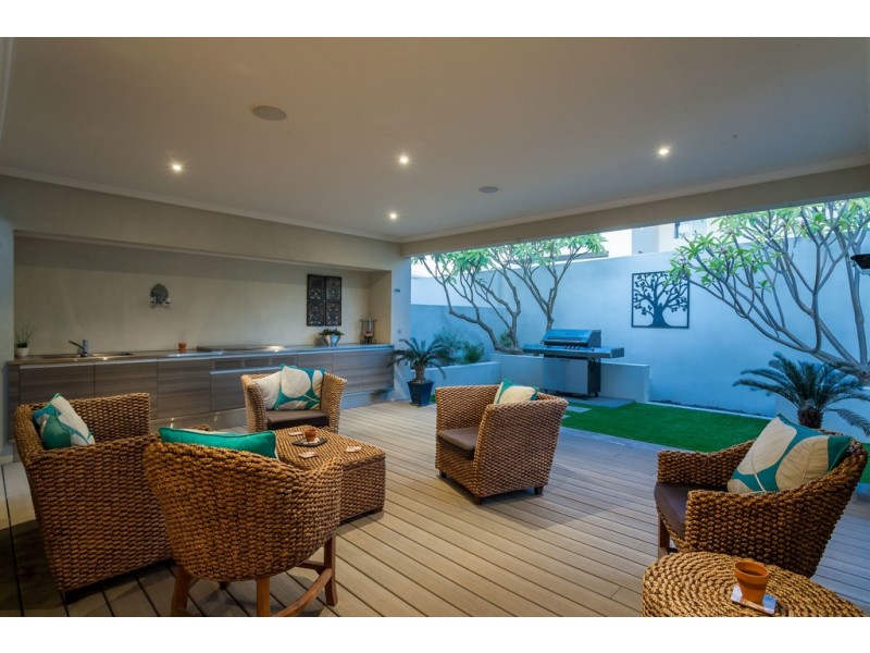 20 Orsino Boulevard, North Coogee WA 6163