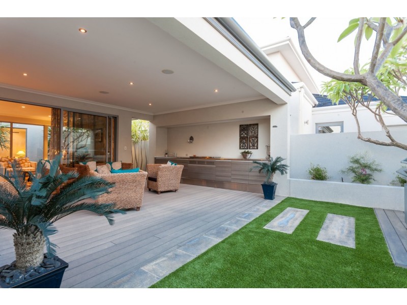 20 Orsino Boulevard, North Coogee WA 6163