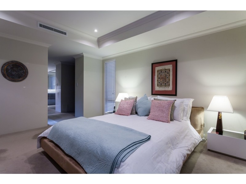 20 Orsino Boulevard, North Coogee WA 6163