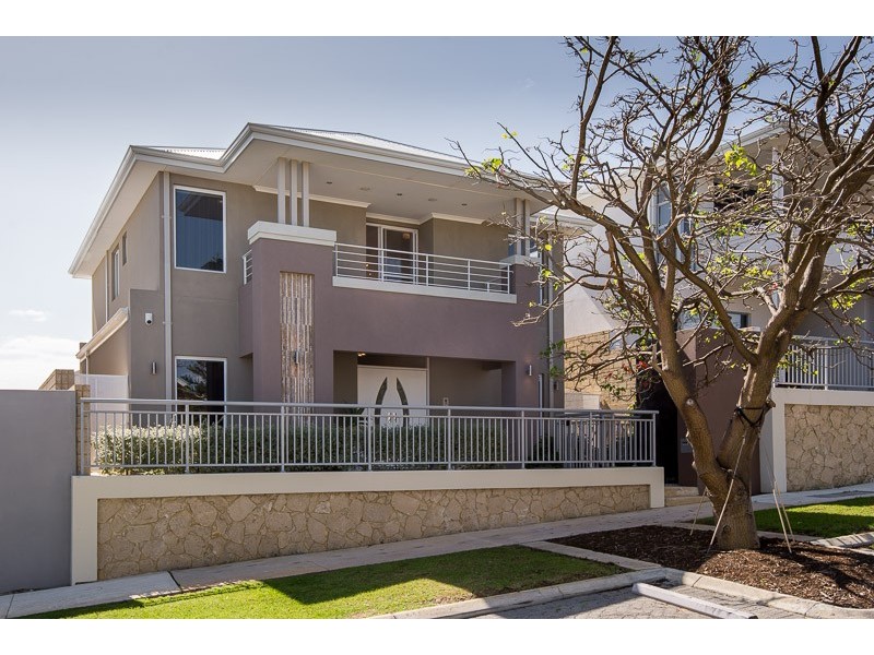 18 Pantheon Avenue, North Coogee WA 6163