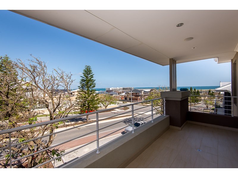 18 Pantheon Avenue, North Coogee WA 6163