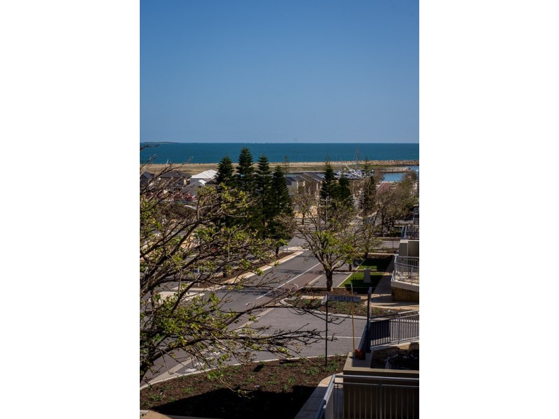 18 Pantheon Avenue, North Coogee WA 6163