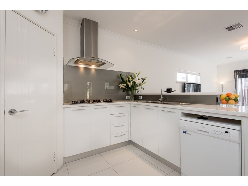 18 Pantheon Avenue, North Coogee WA 6163