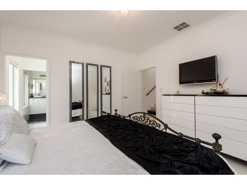 18 Pantheon Avenue, North Coogee WA 6163