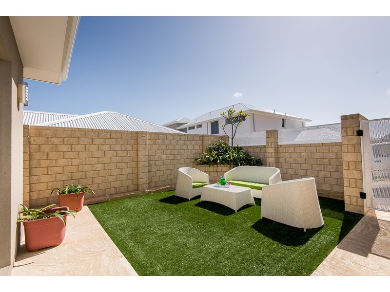 18 Pantheon Avenue, North Coogee WA 6163