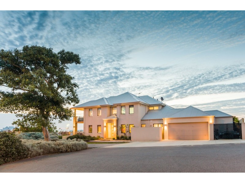 2 Orsino Boulevard, North Coogee WA 6163