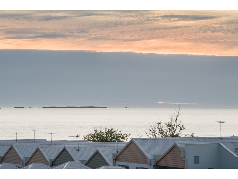 2 Orsino Boulevard, North Coogee WA 6163