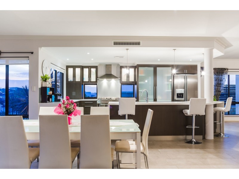 2 Orsino Boulevard, North Coogee WA 6163