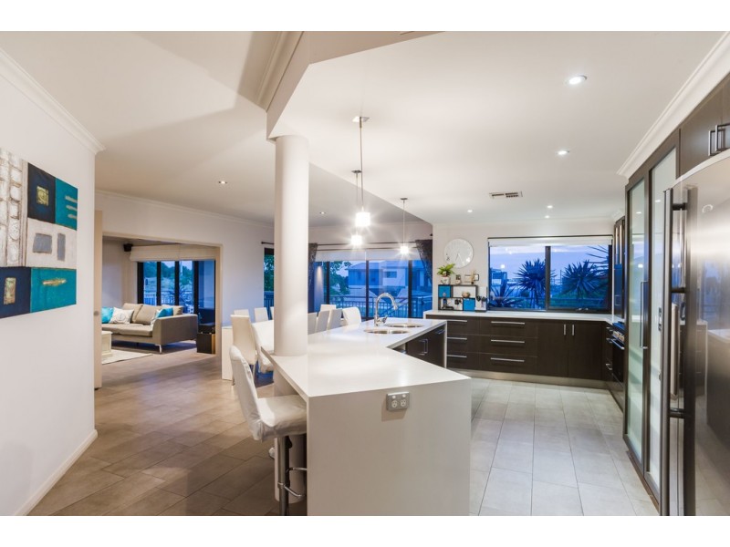 2 Orsino Boulevard, North Coogee WA 6163