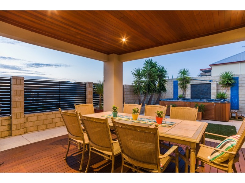 2 Orsino Boulevard, North Coogee WA 6163