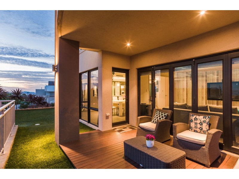 2 Orsino Boulevard, North Coogee WA 6163