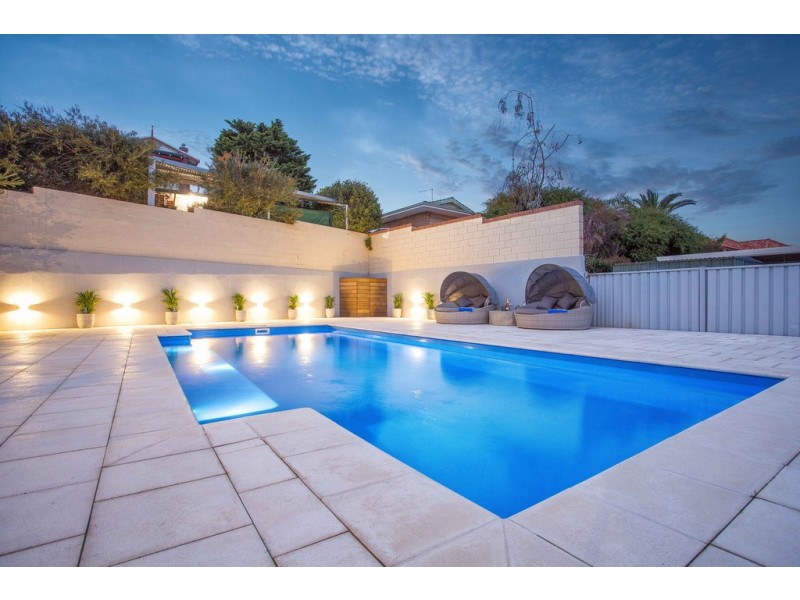 6 Challenger Rise, Coogee WA 6166