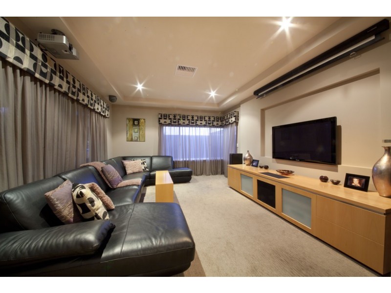 62 Castellon Crescent, Coogee WA 6166