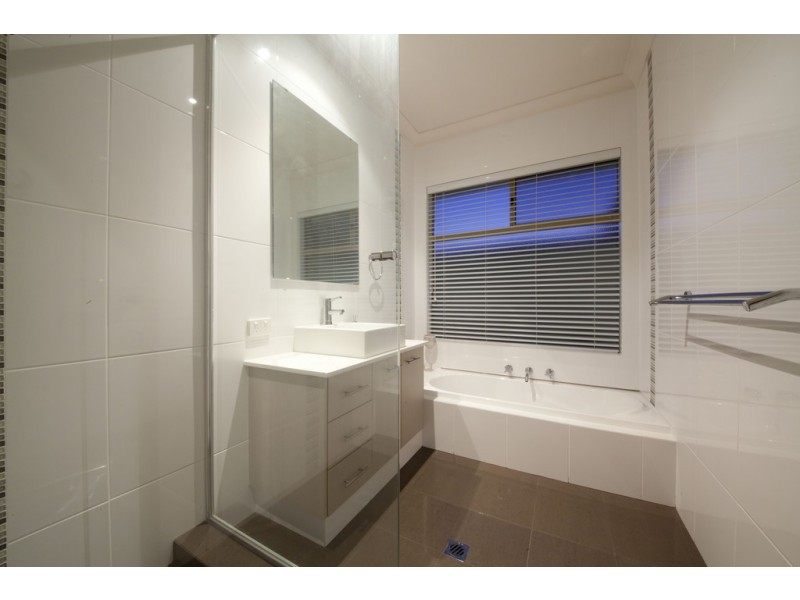 62 Castellon Crescent, Coogee WA 6166