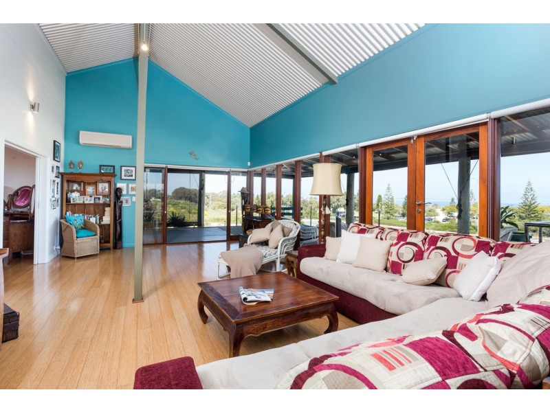 4 Kiesey Street, Coogee WA 6166