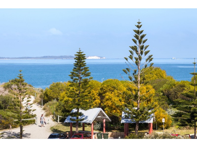 4 Kiesey Street, Coogee WA 6166