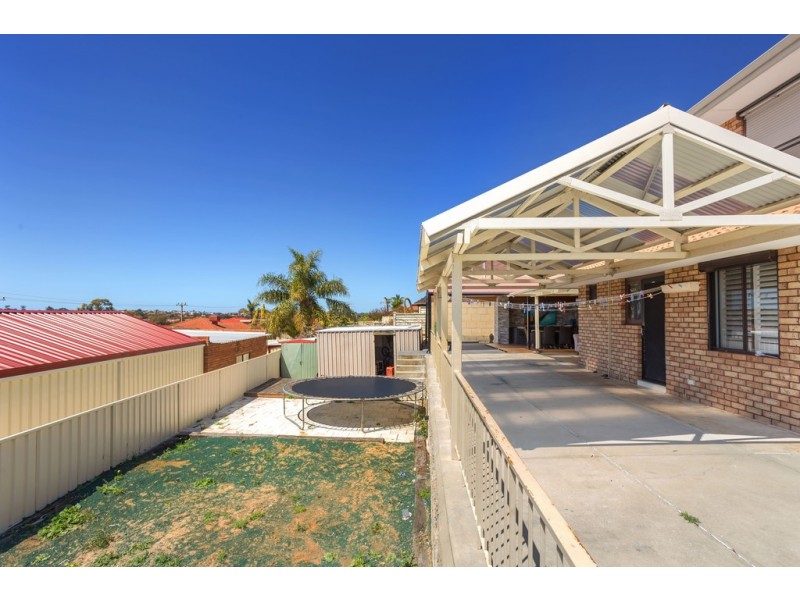 1 Strickland Court, Coogee WA 6166