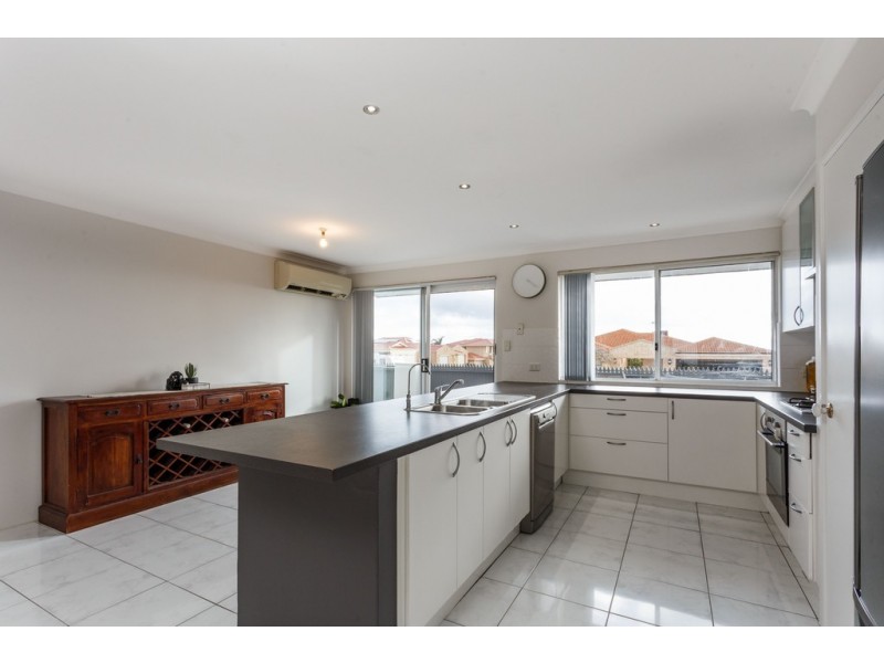 2 Nancy Way, Coogee WA 6166