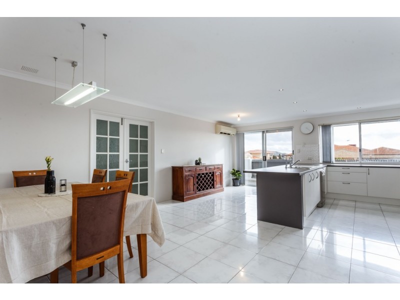 2 Nancy Way, Coogee WA 6166