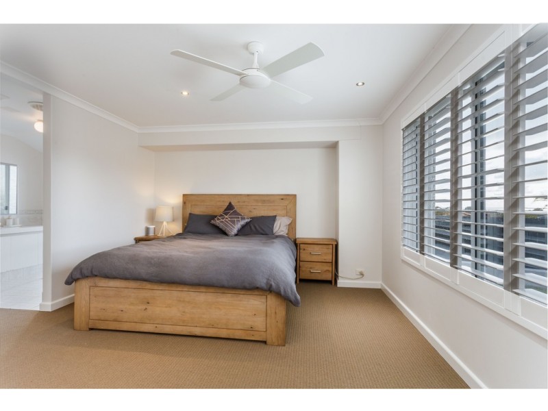 2 Nancy Way, Coogee WA 6166