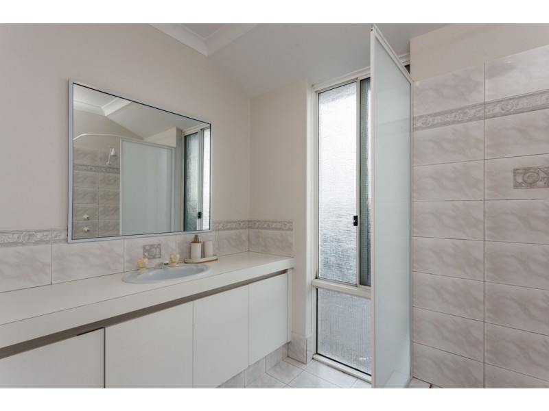 2 Nancy Way, Coogee WA 6166