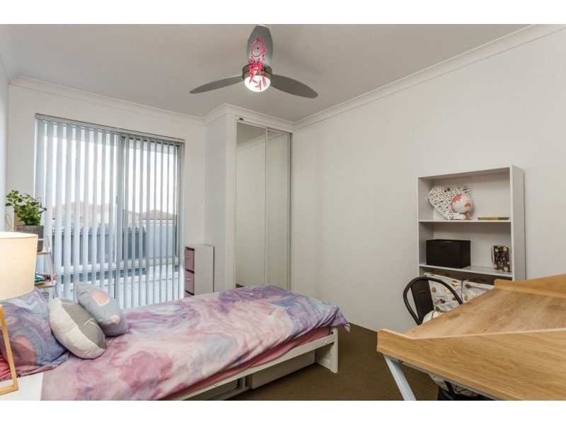 2 Nancy Way, Coogee WA 6166