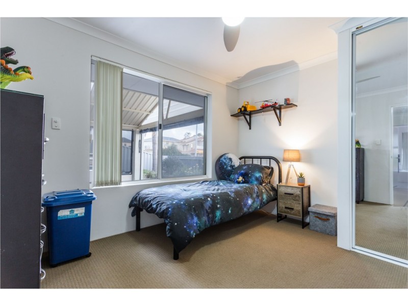 2 Nancy Way, Coogee WA 6166
