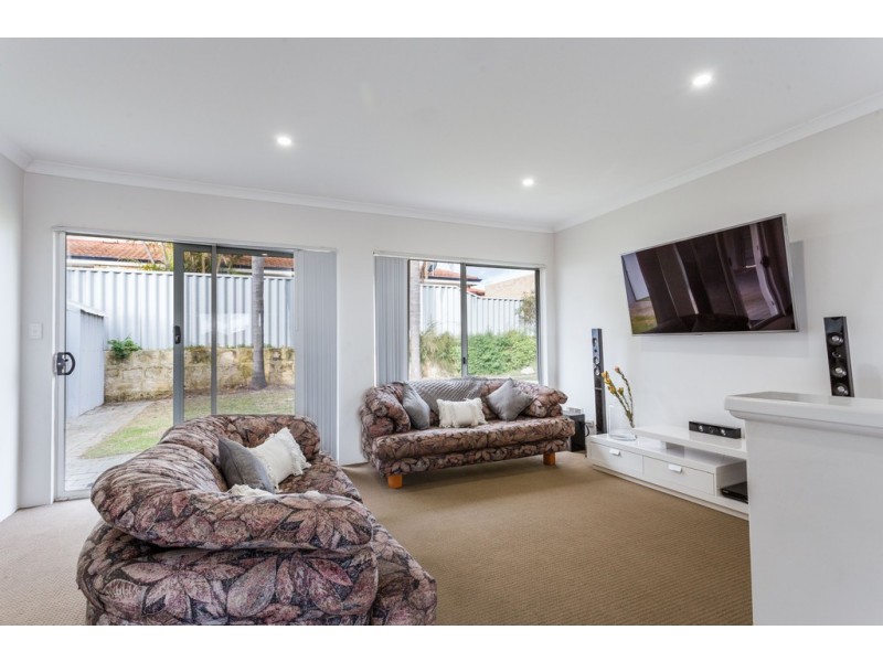 2 Nancy Way, Coogee WA 6166