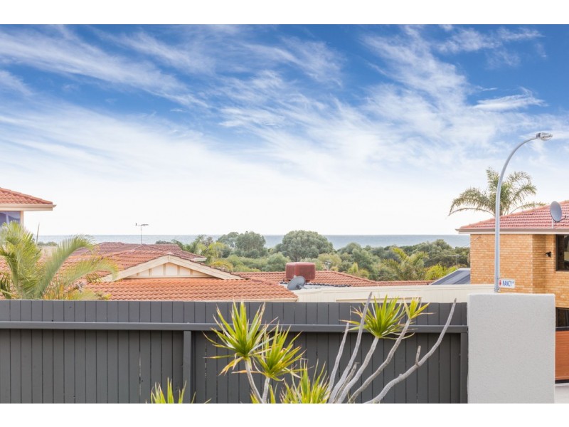 2 Nancy Way, Coogee WA 6166