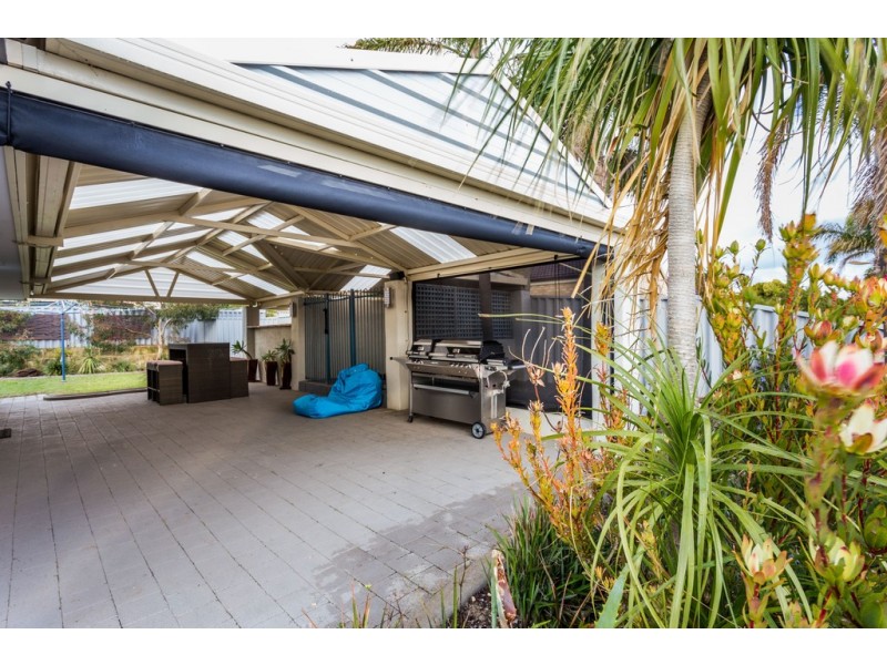 2 Nancy Way, Coogee WA 6166
