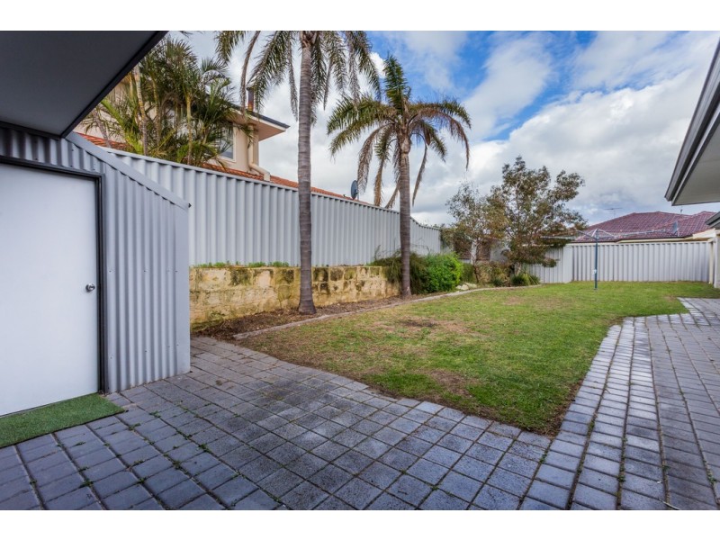 2 Nancy Way, Coogee WA 6166