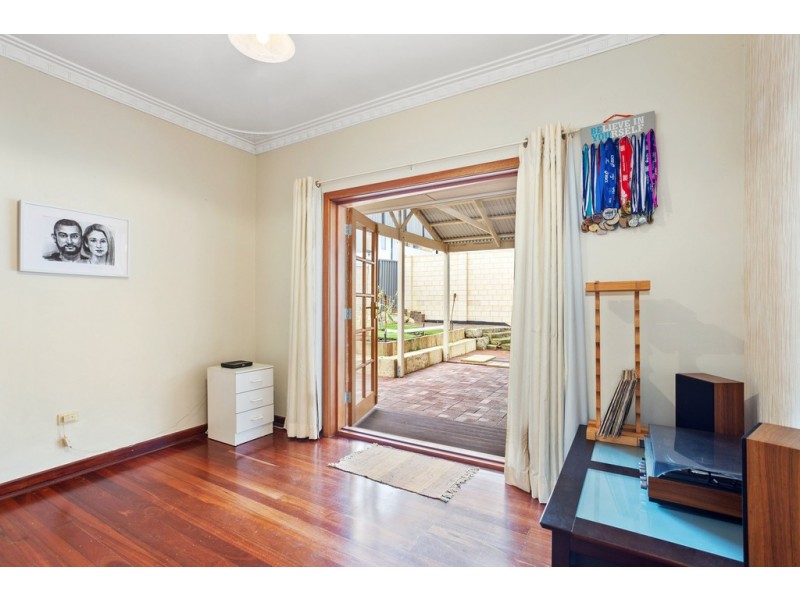 33 Beach Road, Coogee WA 6166